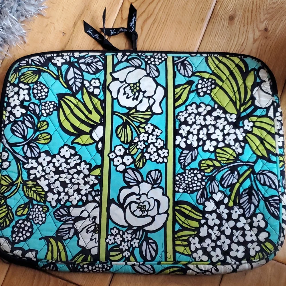 Vera Bradley 11x14 green,aqua,white, blk zipper bag - Picture 3 of 14